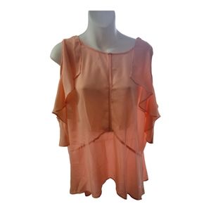 Shoulderless coral collored blouse